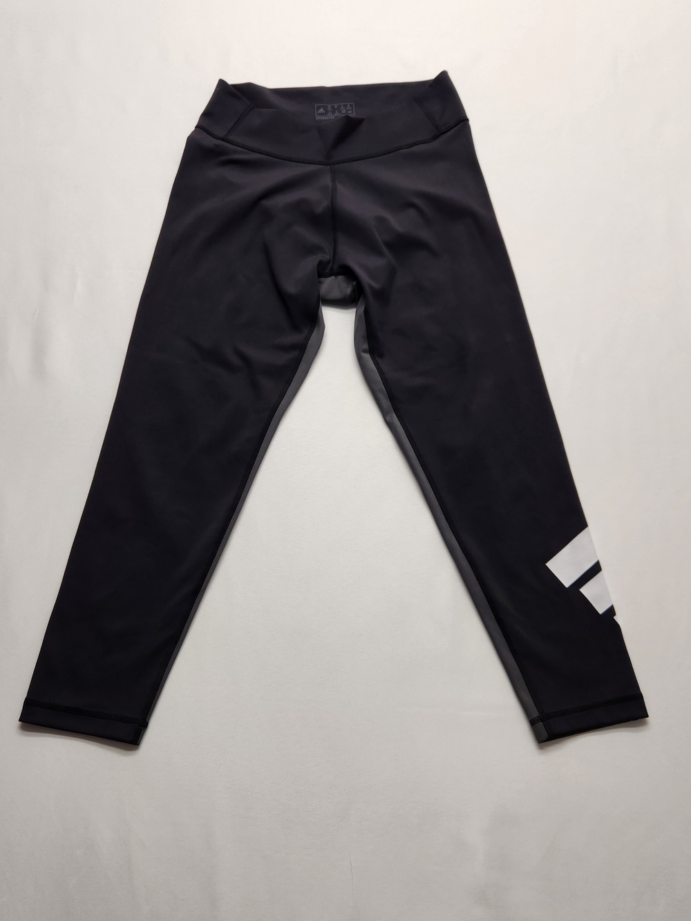 ⭐️ADIDAS Aeroready Leggings Circuit Badge Sport Black Gray Medium Yoga Athletic